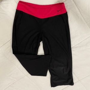 Nike Fit Dry size Medium 8-10 women’s athletic Capri pants. Polyester & spandex.